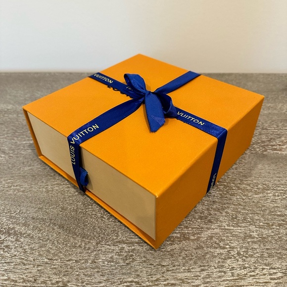 Louis Vuitton leather belt - Picture 4 of 8